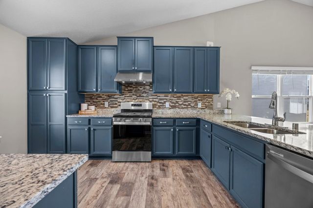 1976 Attenborough Street, Shakopee, MN 55379