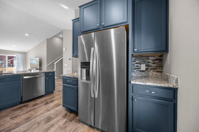 1976 Attenborough Street, Shakopee, MN 55379