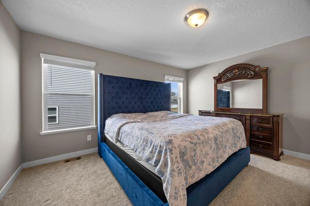 1976 Attenborough Street, Shakopee, MN 55379