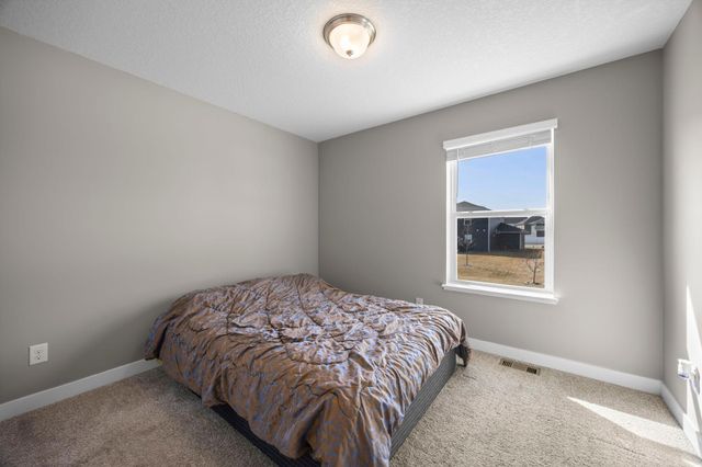 1976 Attenborough Street, Shakopee, MN 55379