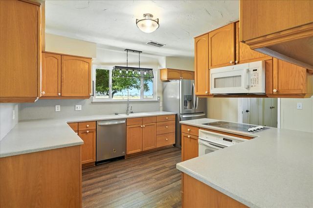 2176 N Bethel Avenue, Sanger, CA 93657