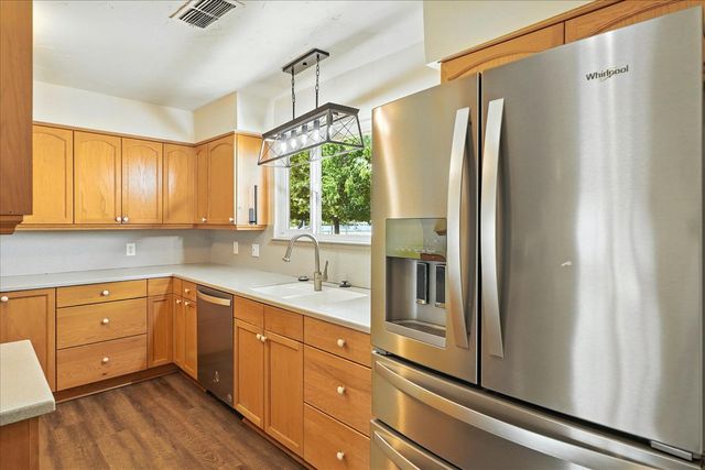 2176 N Bethel Avenue, Sanger, CA 93657