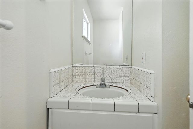 2176 N Bethel Avenue, Sanger, CA 93657