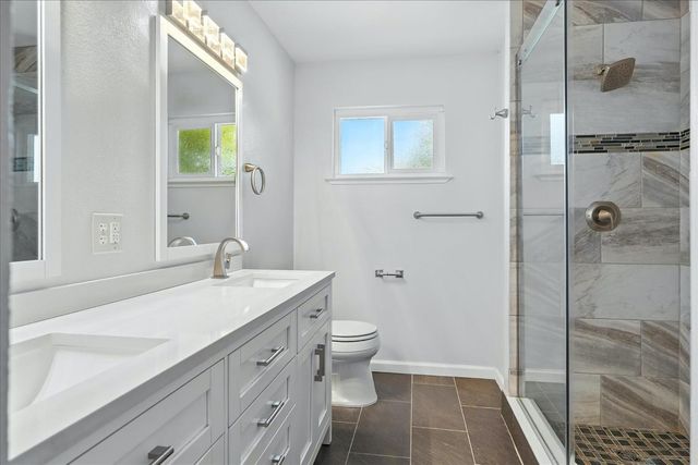 2176 N Bethel Avenue, Sanger, CA 93657