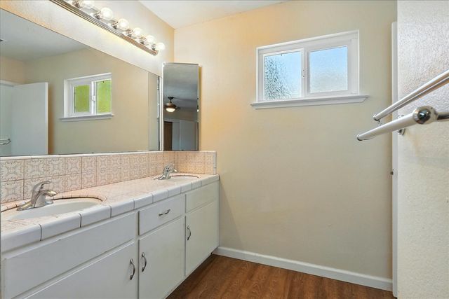 2176 N Bethel Avenue, Sanger, CA 93657