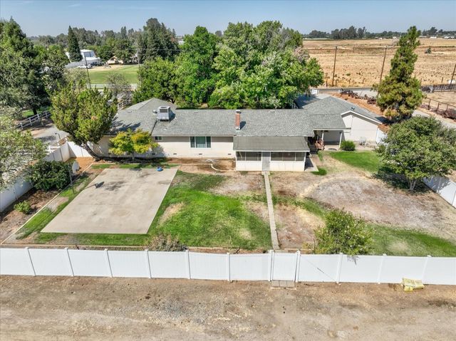 2176 N Bethel Avenue, Sanger, CA 93657