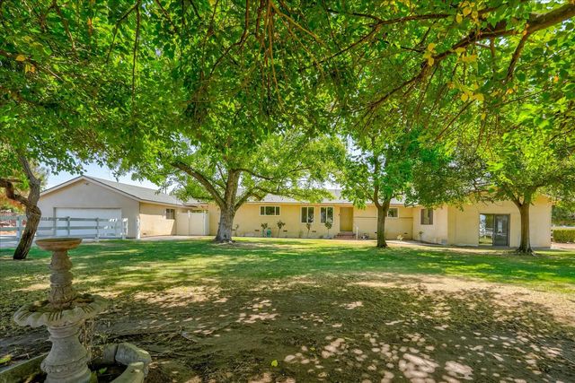 2176 N Bethel Avenue, Sanger, CA 93657