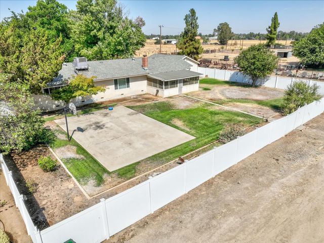 2176 N Bethel Avenue, Sanger, CA 93657