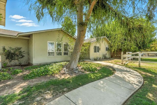 2176 N Bethel Avenue, Sanger, CA 93657