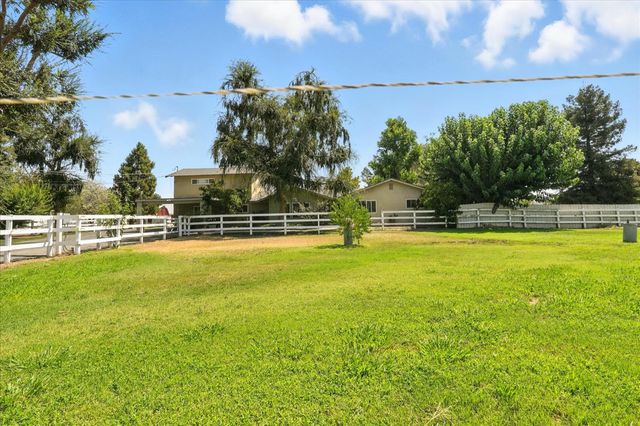 2176 N Bethel Avenue, Sanger, CA 93657