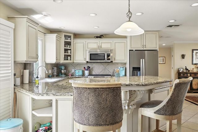 2176 N Bethel Avenue, Sanger, CA 93657