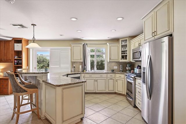 2176 N Bethel Avenue, Sanger, CA 93657