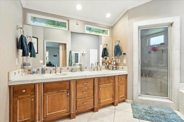 2176 N Bethel Avenue, Sanger, CA 93657