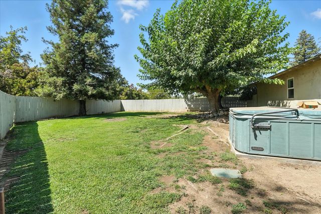 2176 N Bethel Avenue, Sanger, CA 93657