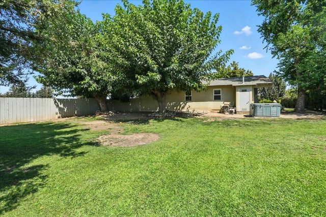 2176 N Bethel Avenue, Sanger, CA 93657