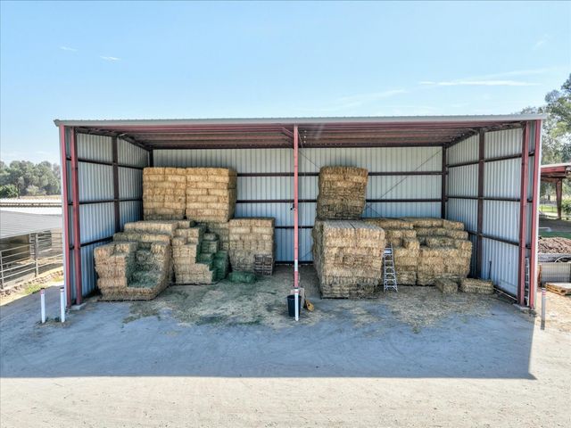 2176 N Bethel Avenue, Sanger, CA 93657