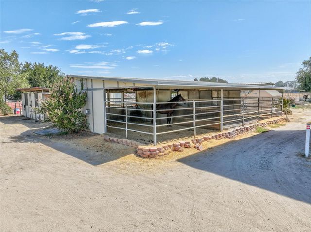 2176 N Bethel Avenue, Sanger, CA 93657