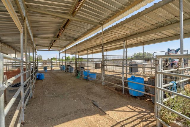 2176 N Bethel Avenue, Sanger, CA 93657