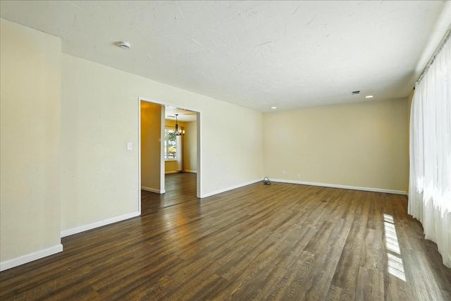 2176 N Bethel Avenue, Sanger, CA 93657