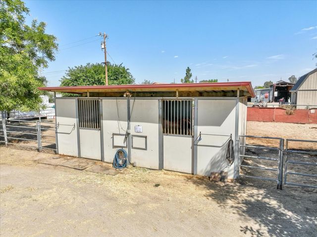 2176 N Bethel Avenue, Sanger, CA 93657