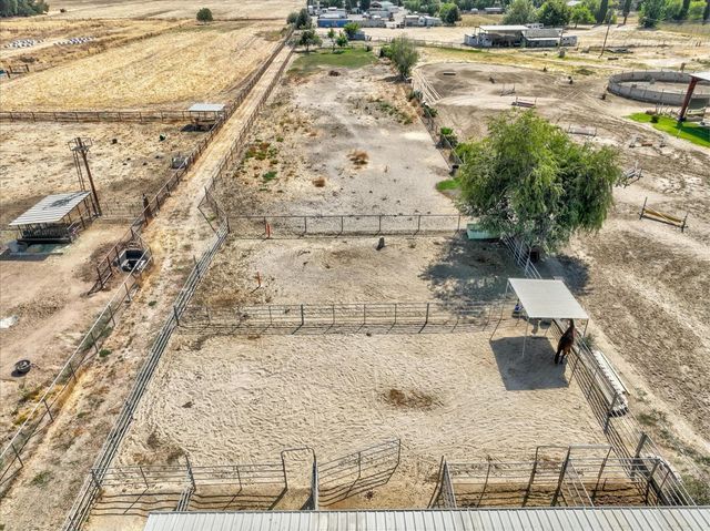 2176 N Bethel Avenue, Sanger, CA 93657