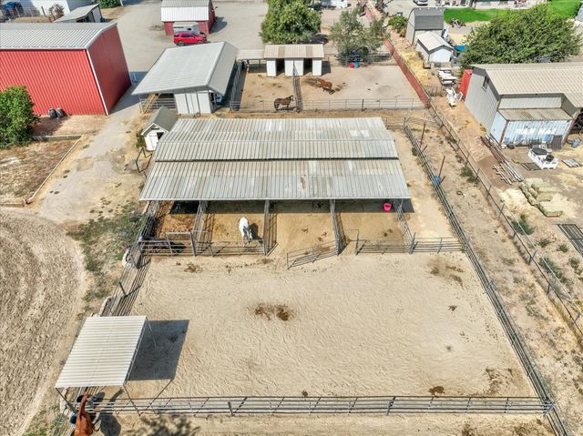 2176 N Bethel Avenue, Sanger, CA 93657