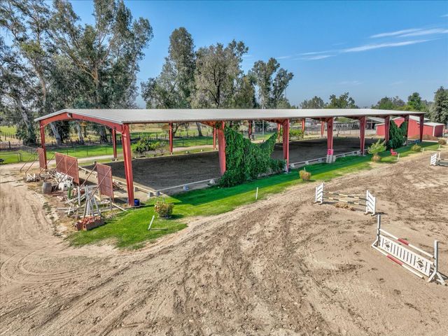 2176 N Bethel Avenue, Sanger, CA 93657