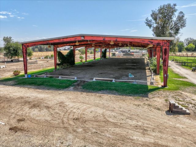 2176 N Bethel Avenue, Sanger, CA 93657