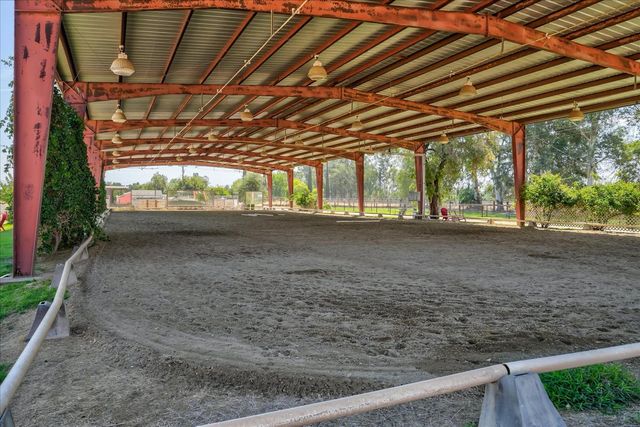 2176 N Bethel Avenue, Sanger, CA 93657