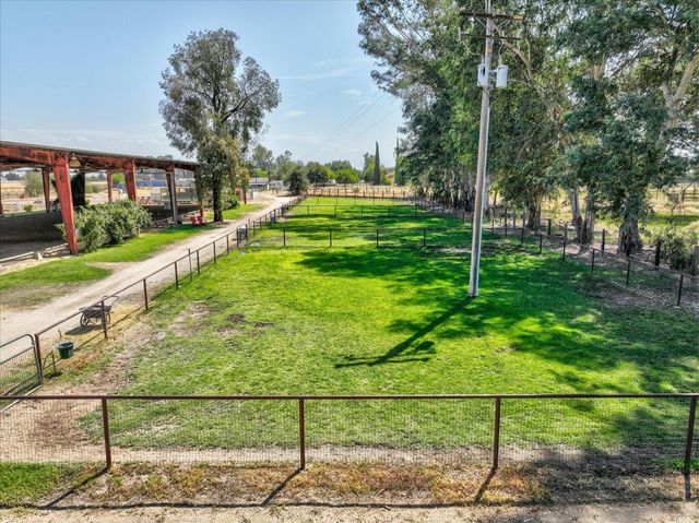 2176 N Bethel Avenue, Sanger, CA 93657