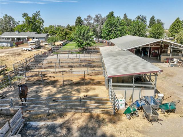 2176 N Bethel Avenue, Sanger, CA 93657