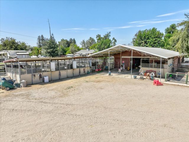 2176 N Bethel Avenue, Sanger, CA 93657