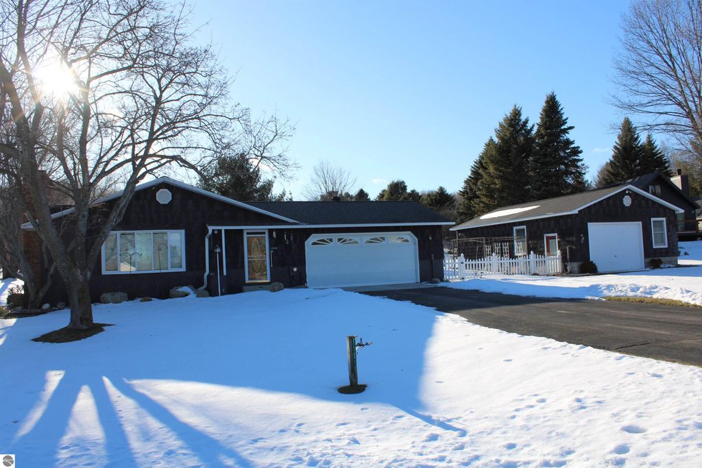 Image 1 of property listing at 11810 Chaney Drive, Rapid City, MI 49676