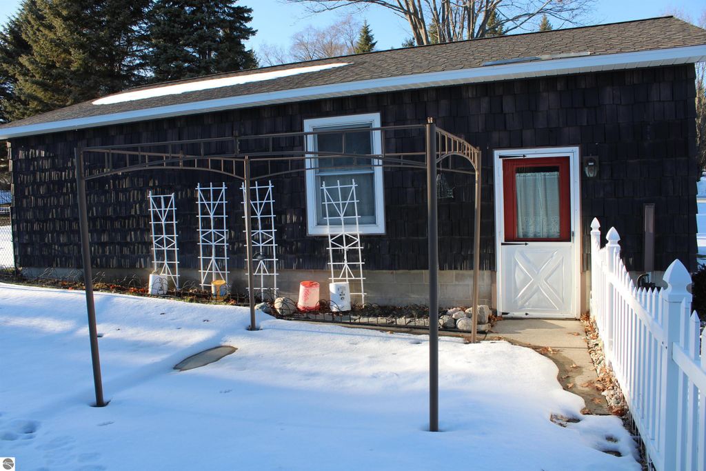 Image 11 of property listing at 11810 Chaney Drive, Rapid City, MI 49676