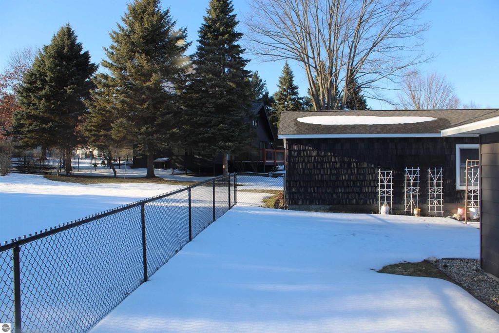 Image 12 of property listing at 11810 Chaney Drive, Rapid City, MI 49676