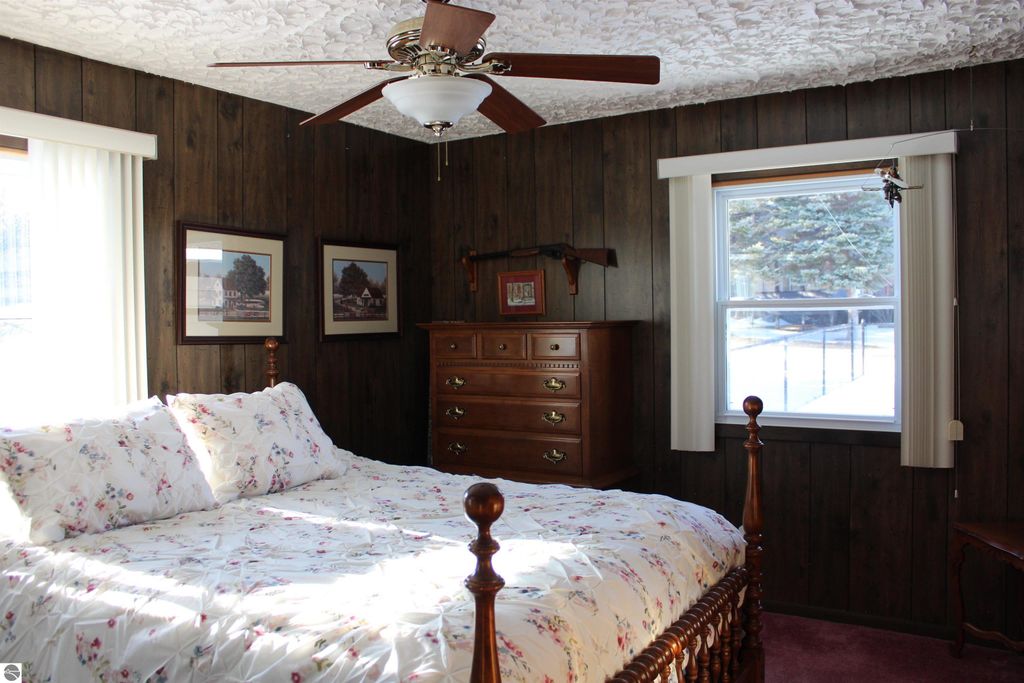 Image 7 of property listing at 11810 Chaney Drive, Rapid City, MI 49676