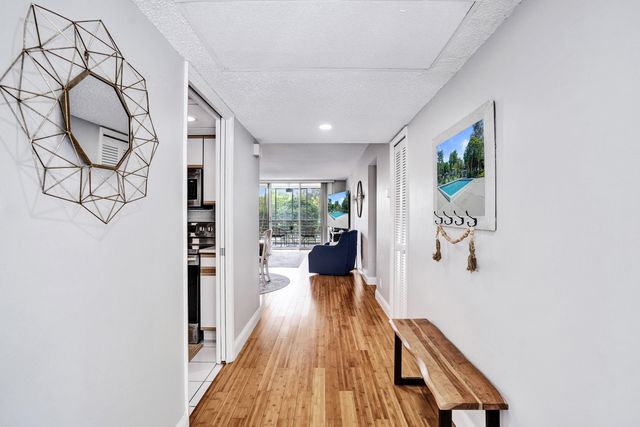 4200 Oaks Terrace 203, Pompano Beach, FL 33069