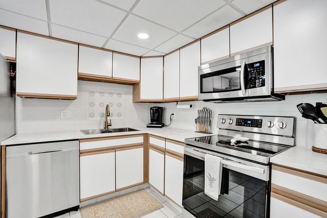 4200 Oaks Terrace 203, Pompano Beach, FL 33069