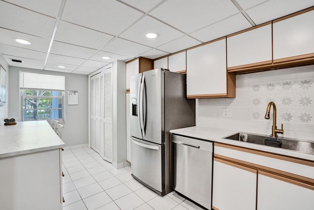 4200 Oaks Terrace 203, Pompano Beach, FL 33069