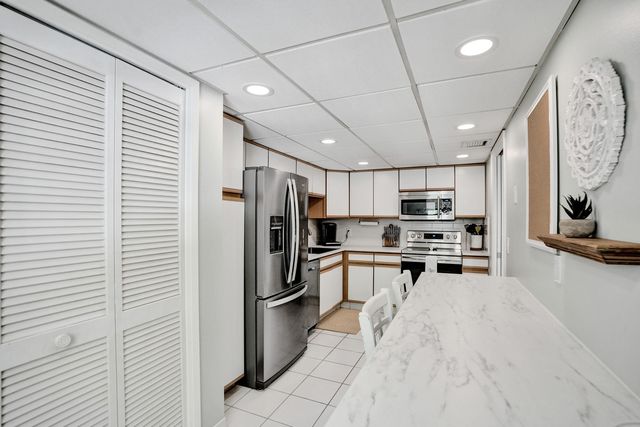 4200 Oaks Terrace 203, Pompano Beach, FL 33069