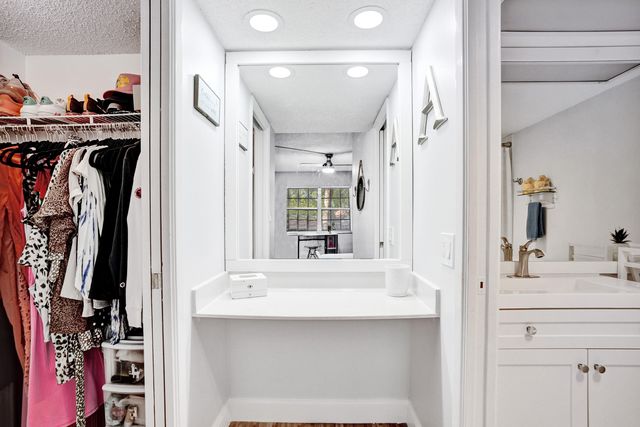 4200 Oaks Terrace 203, Pompano Beach, FL 33069