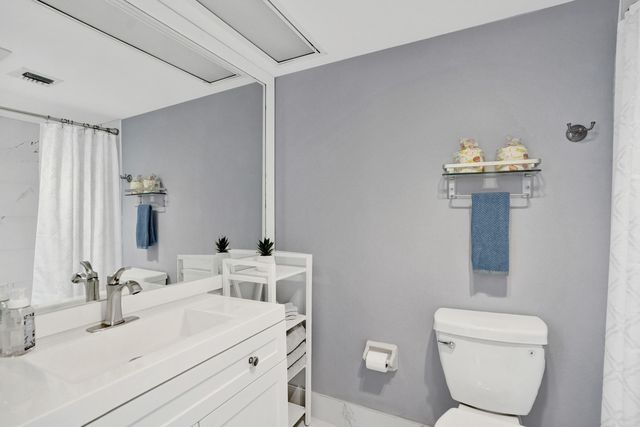 4200 Oaks Terrace 203, Pompano Beach, FL 33069