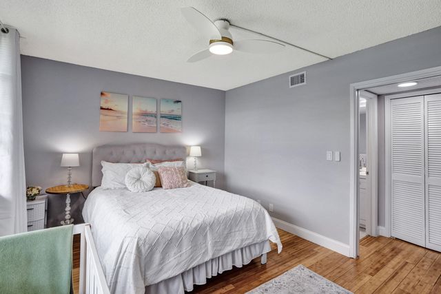 4200 Oaks Terrace 203, Pompano Beach, FL 33069