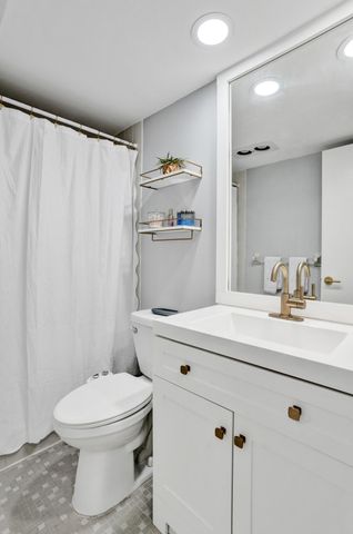 4200 Oaks Terrace 203, Pompano Beach, FL 33069