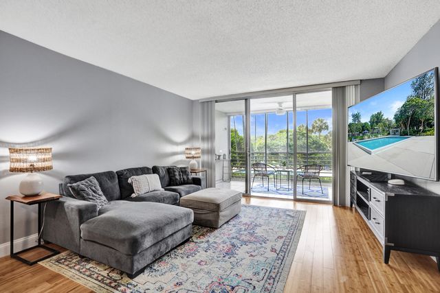 4200 Oaks Terrace 203, Pompano Beach, FL 33069