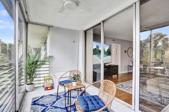 4200 Oaks Terrace 203, Pompano Beach, FL 33069