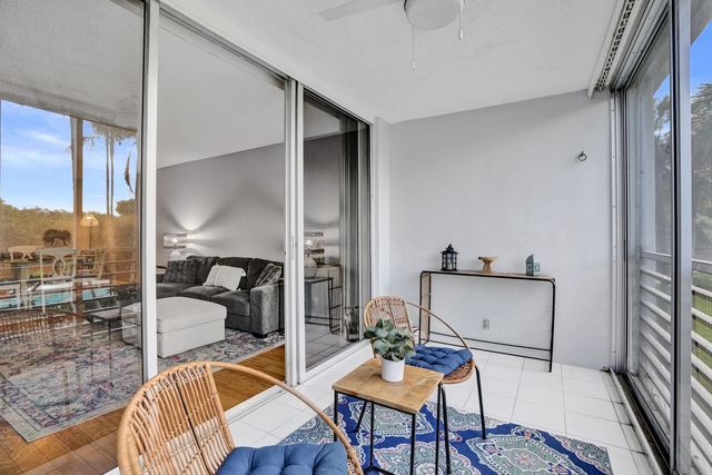 4200 Oaks Terrace 203, Pompano Beach, FL 33069