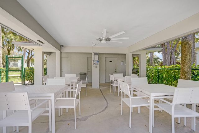 4200 Oaks Terrace 203, Pompano Beach, FL 33069