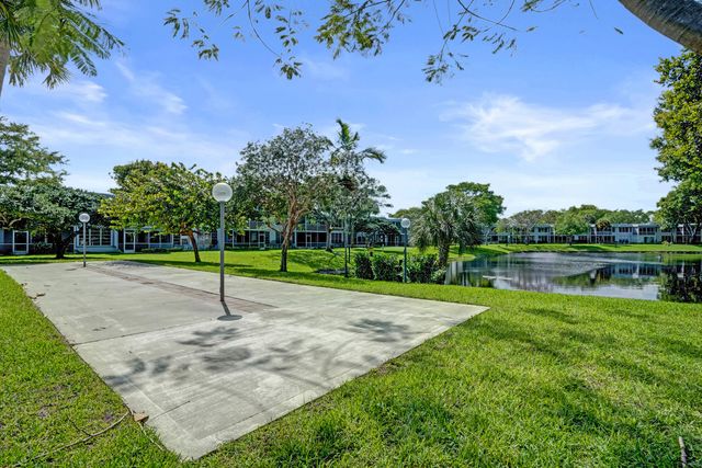 4200 Oaks Terrace 203, Pompano Beach, FL 33069