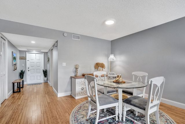 4200 Oaks Terrace 203, Pompano Beach, FL 33069